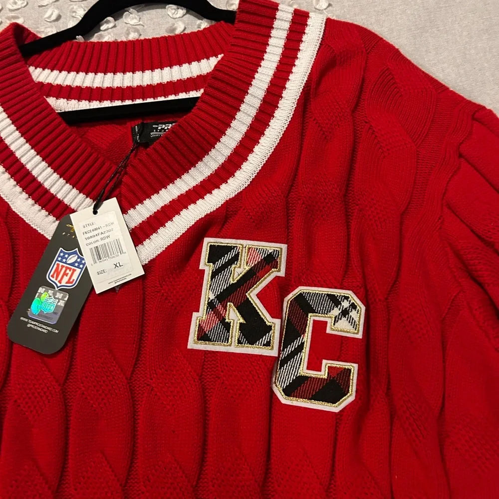 NWT Women's Pro Standard Red Kansas City Chiefs Prep V-Neck Pullover Sweater - Picture 4 of 5
